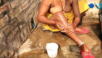 Indian Desi Aunty Topless Outdoor Bath Capture Radhika Bhabhi