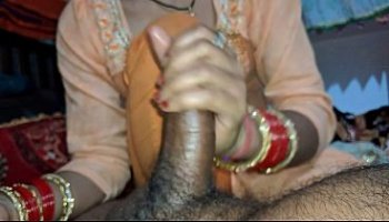 Desi Bhabhi Gives Sensual Oily Massage to Devar’s Lund